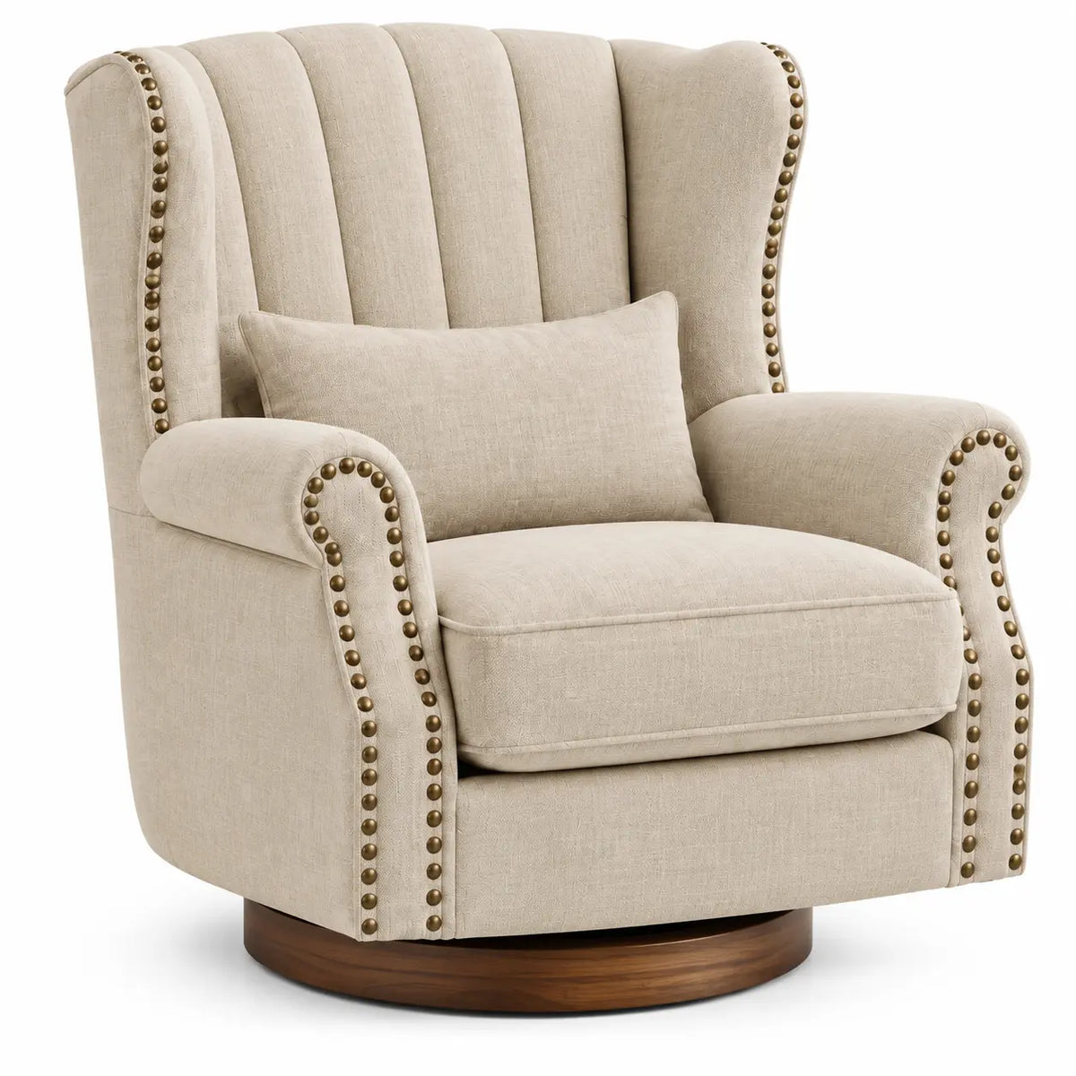 Fauteuil beige à dossier cannelé, contours cloutés et socle rond